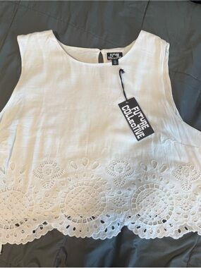 NWT Women's White Embroidered Tank with side ties Size 3x
